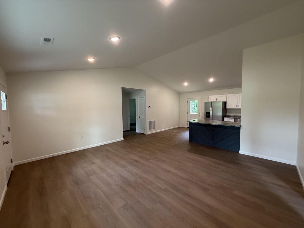 204 E Peter Ave - Photo 6 of 21