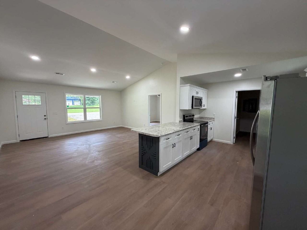 218 E Peter Ave - Photo 2 of 19