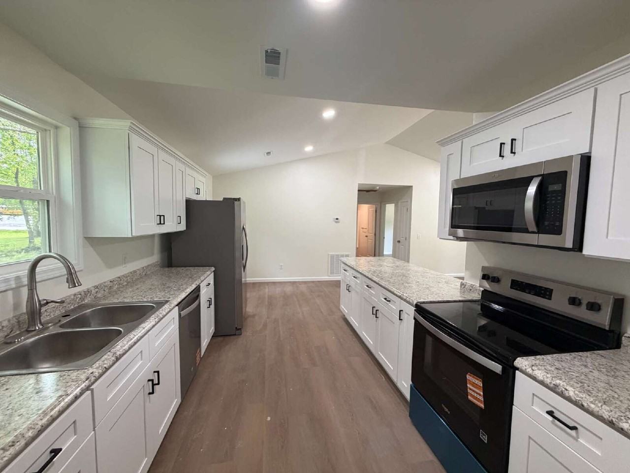 218 E Peter Ave - Photo 3 of 19
