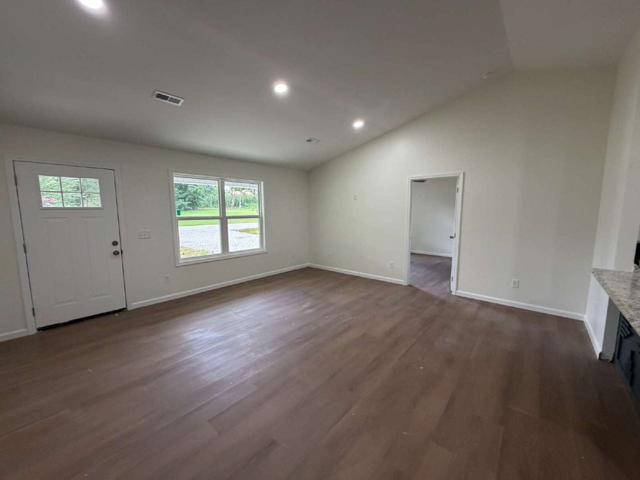 218 E Peter Ave - Photo 4 of 19