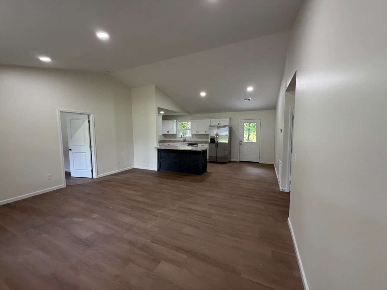 218 E Peter Ave - Photo 5 of 19