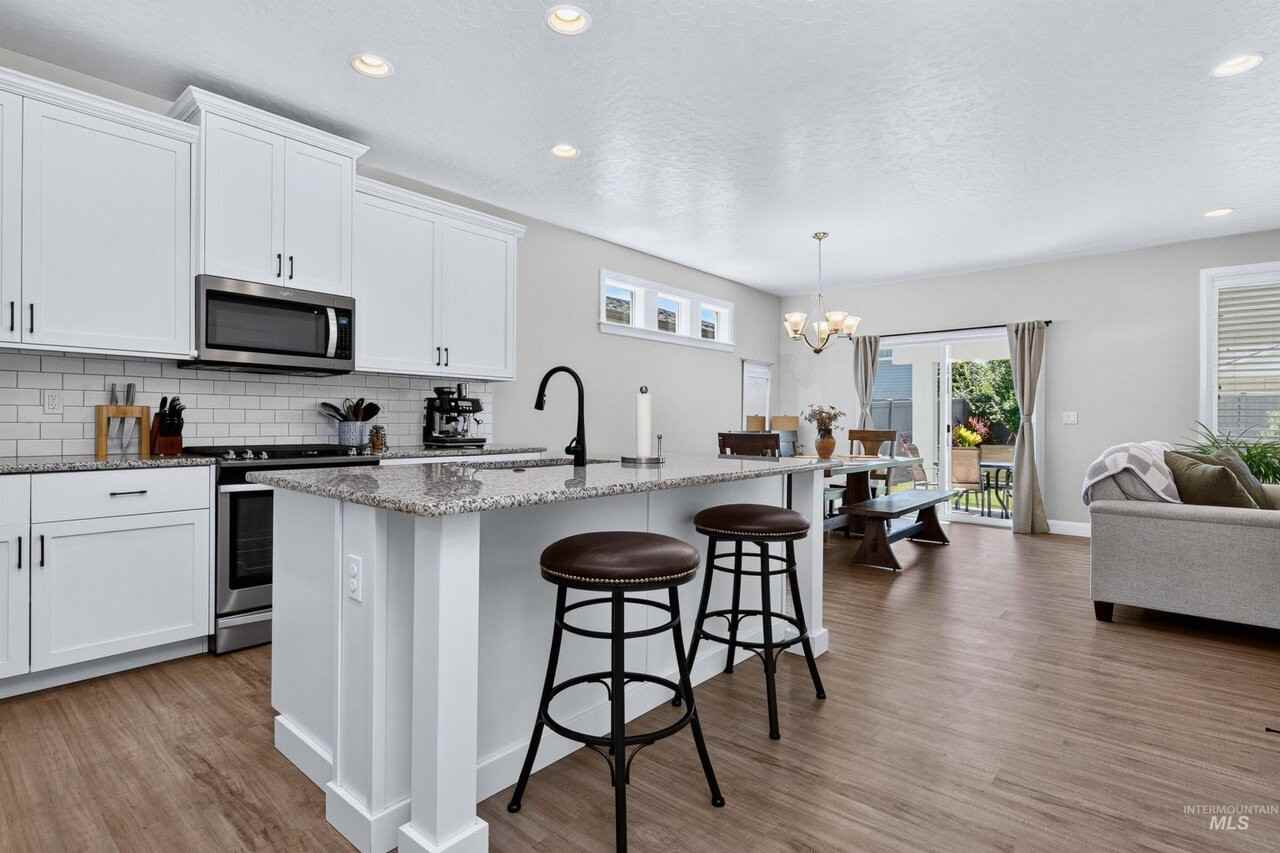 3829 E Huntly St - Photo 2 of 32