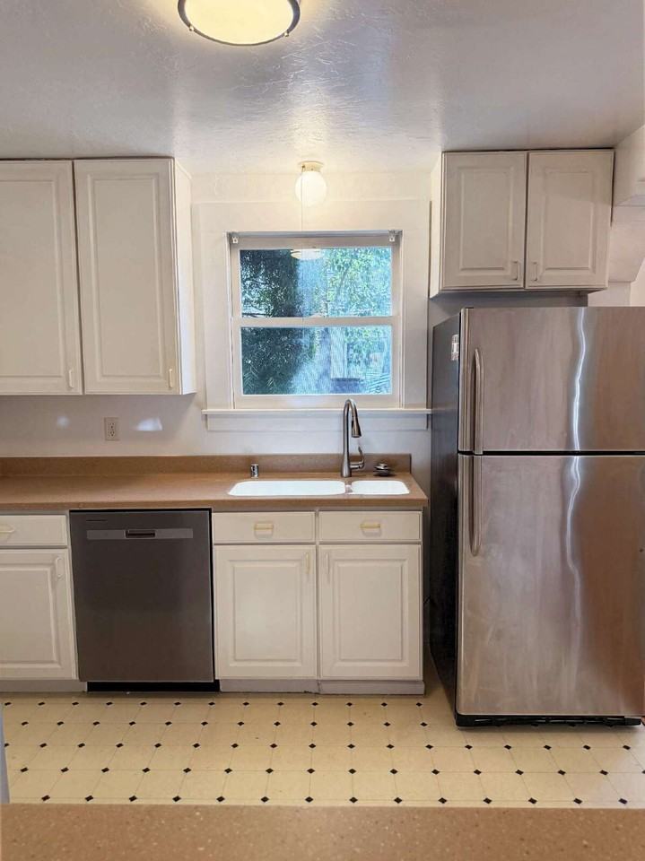 174 France St - Photo 2 of 28
