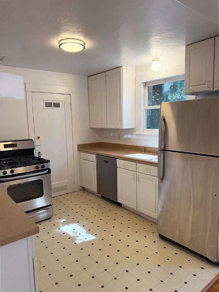 174 France St - Photo 3 of 28