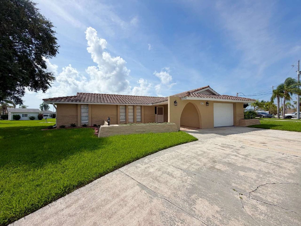 5029 Pelican Dr - Photo 3 of 22