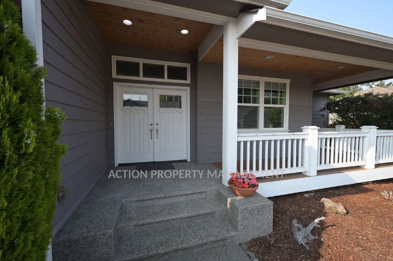 103 E Cobblestone Ln - Photo 2 of 37