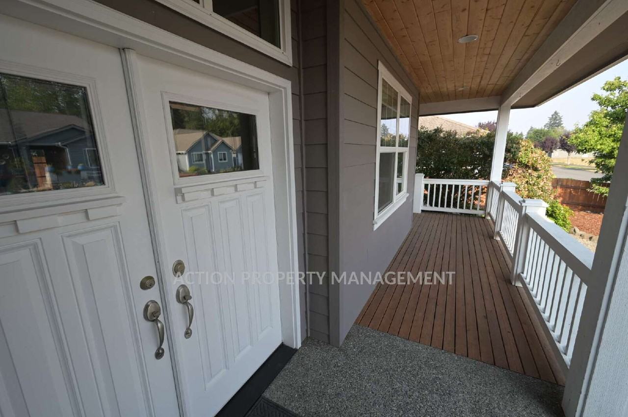 103 E Cobblestone Ln - Photo 3 of 37