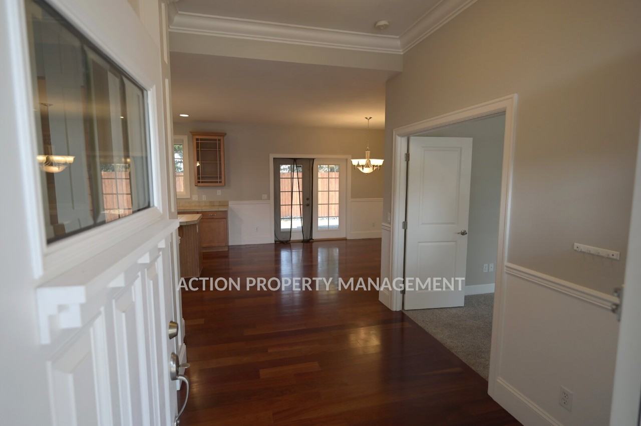 103 E Cobblestone Ln - Photo 5 of 37