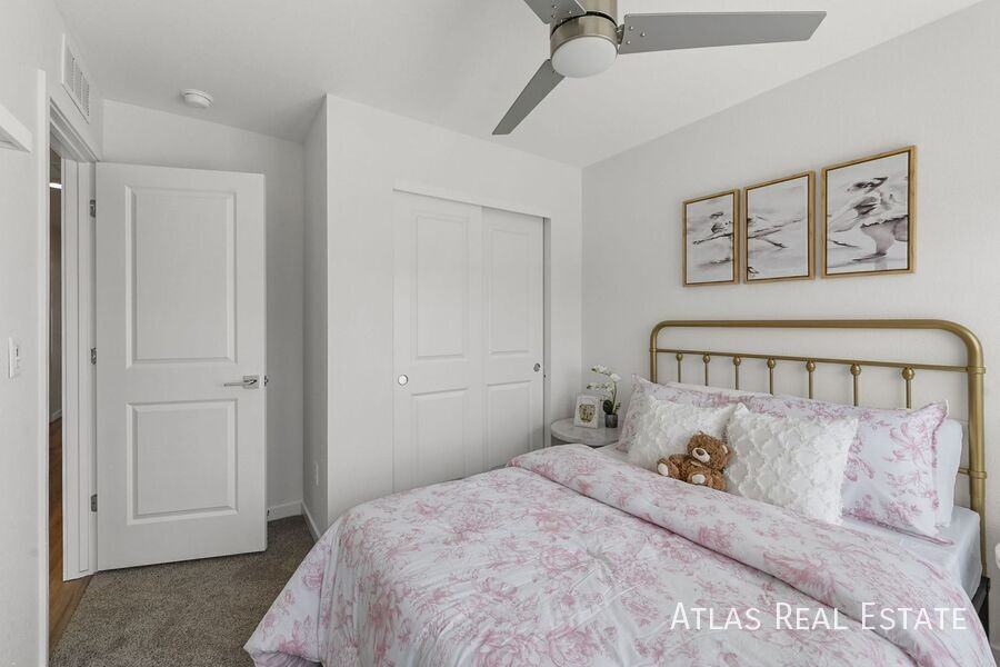 1322 Akron St - Photo 7 of 26