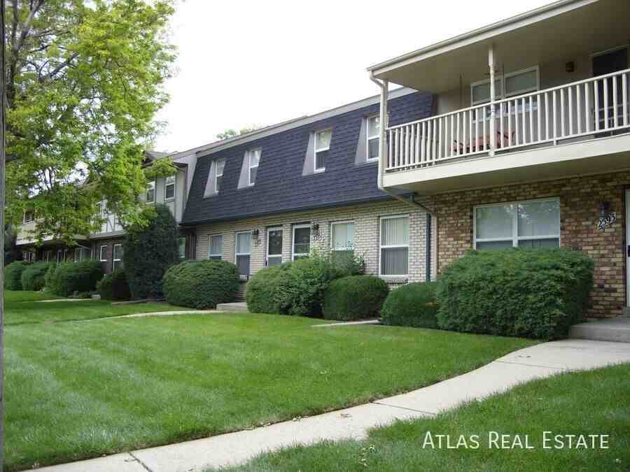 2565 Iris St - Photo 2 of 39