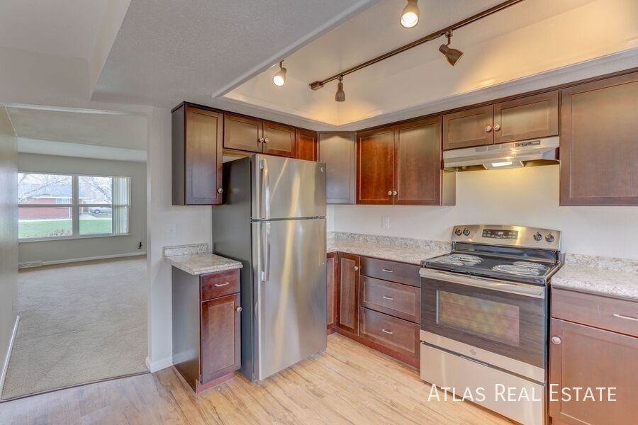 2565 Iris St - Photo 6 of 39