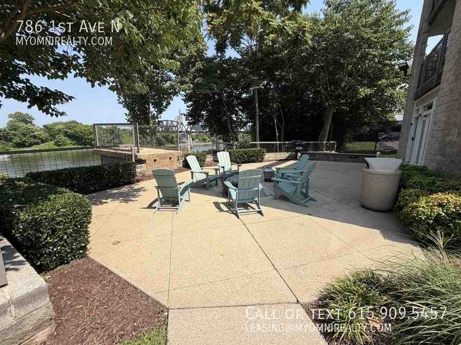 786 1st Ave N - Photo 5 of 18