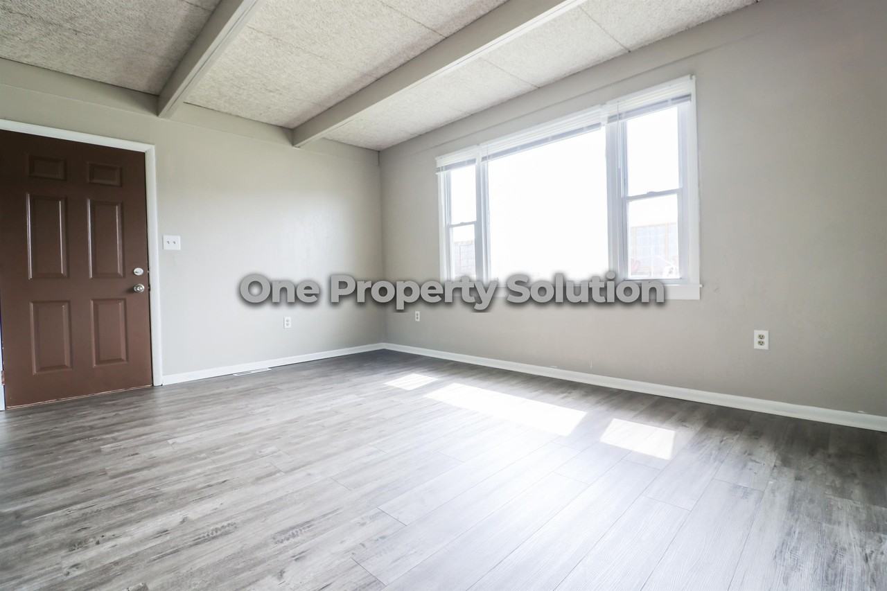 1309 Logan St #1 - Photo 4 of 13