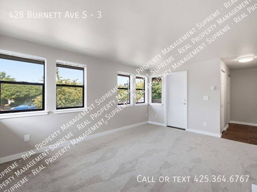 428 Burnett Ave S #3 - Photo 2 of 15