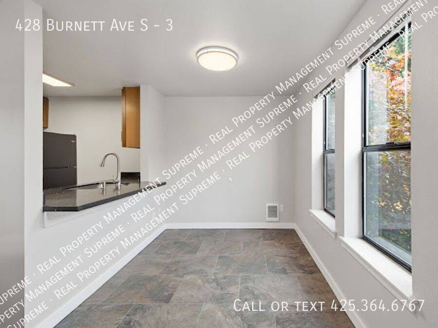 428 Burnett Ave S #3 - Photo 5 of 15