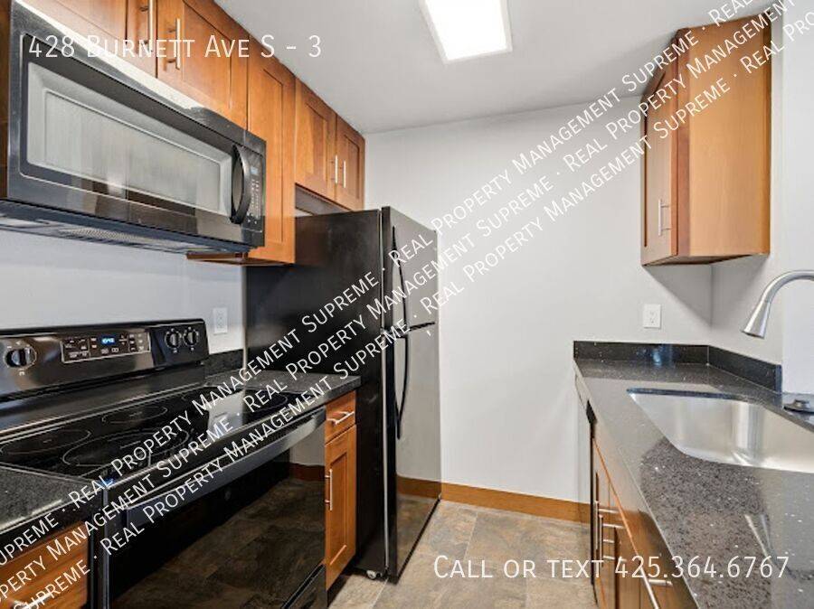 428 Burnett Ave S #3 - Photo 6 of 15