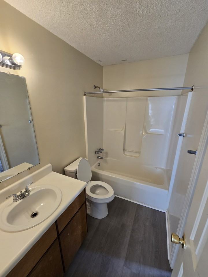 307 Fairview St #1 - Photo 4 of 5