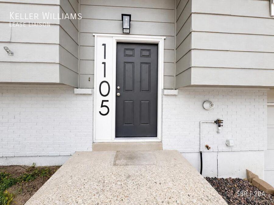 1105 Mount View Ln - Photo 3 of 15