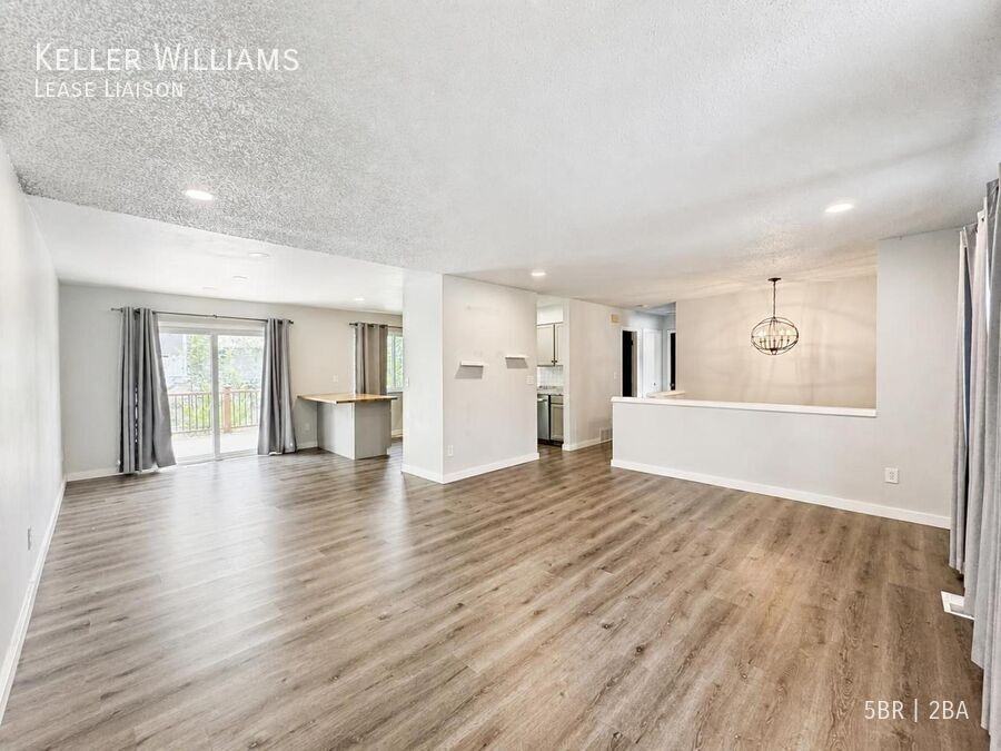 1105 Mount View Ln - Photo 4 of 15