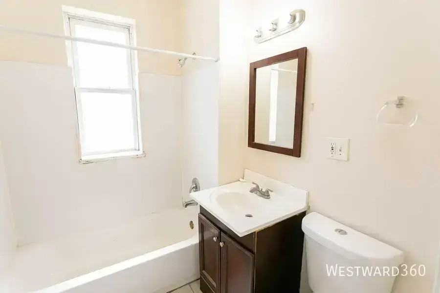 3900 N Sawyer Ave #2 - Photo 5 of 10