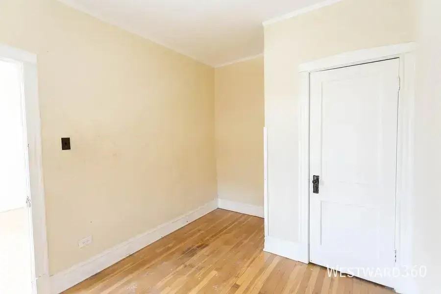 3900 N Sawyer Ave #2 - Photo 6 of 10