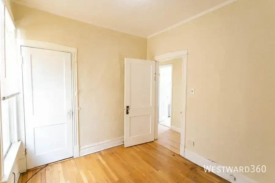 3900 N Sawyer Ave #2 - Photo 7 of 10