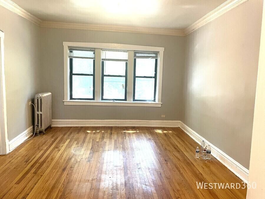 2549 N Avers Ave #1D - Photo 2 of 13