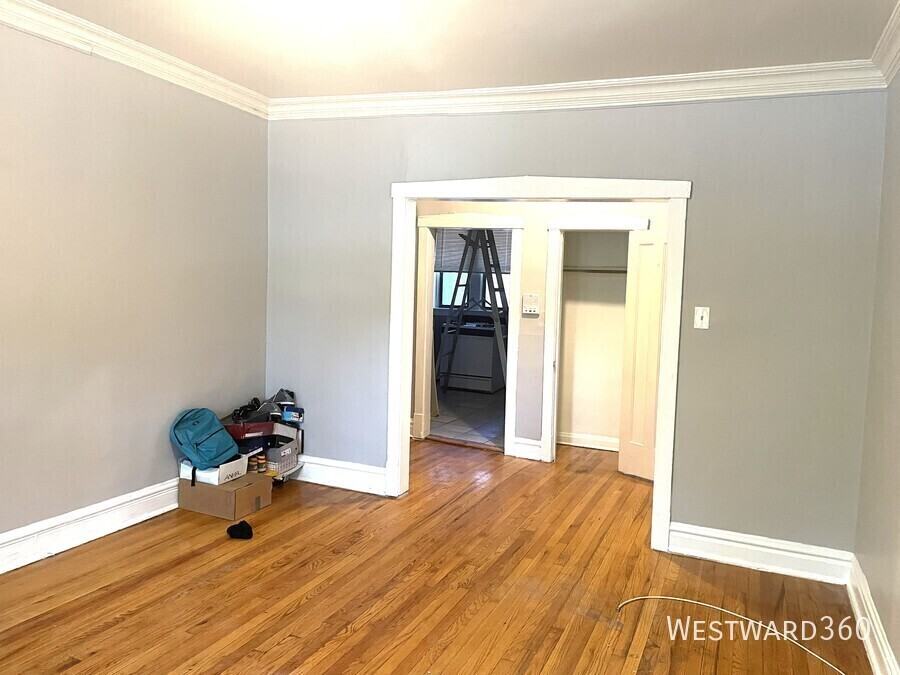 2549 N Avers Ave #1D - Photo 3 of 13