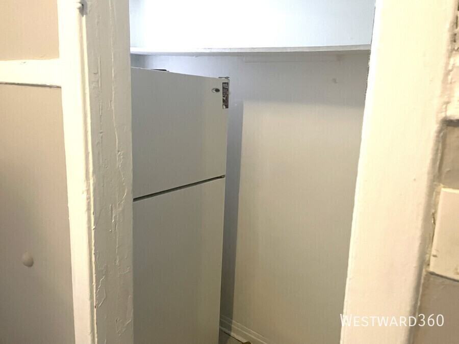 2549 N Avers Ave #1D - Photo 5 of 13
