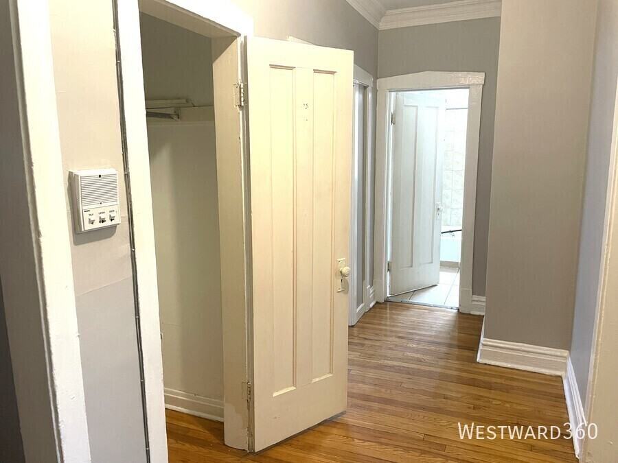 2549 N Avers Ave #1D - Photo 6 of 13