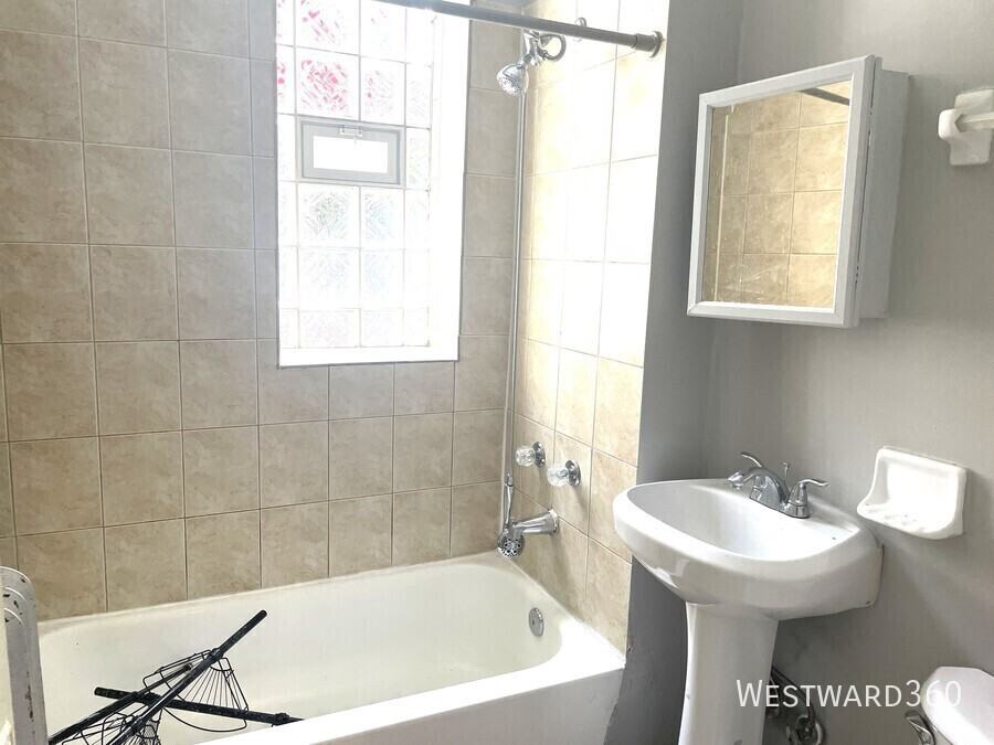 2549 N Avers Ave #1D - Photo 7 of 13