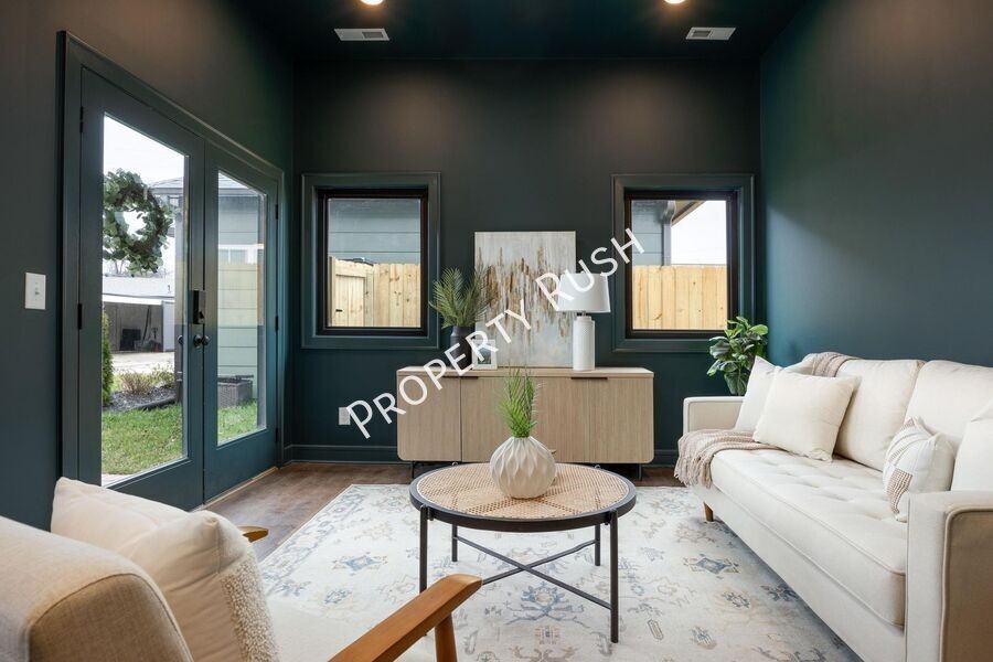 109 Scruggs St #103