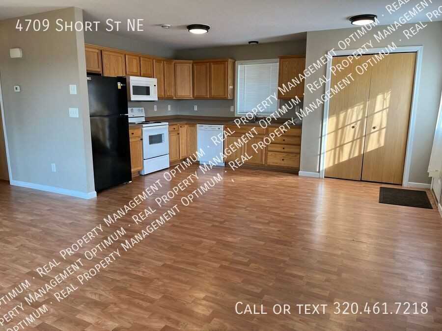 4709 Short St Ne - Photo 4 of 19