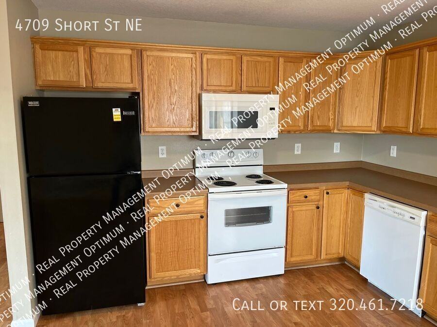 4709 Short St Ne - Photo 5 of 19