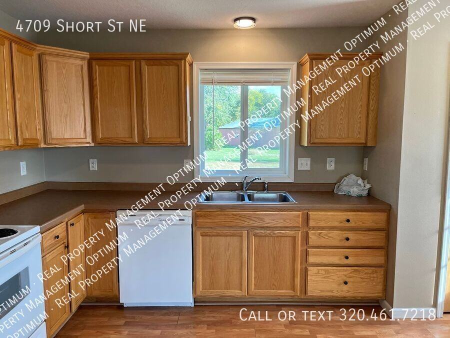 4709 Short St Ne - Photo 6 of 19