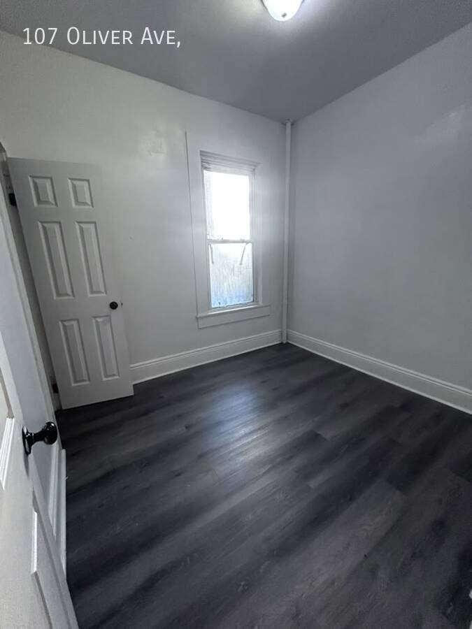 107 Oliver Ave - Photo 4 of 10