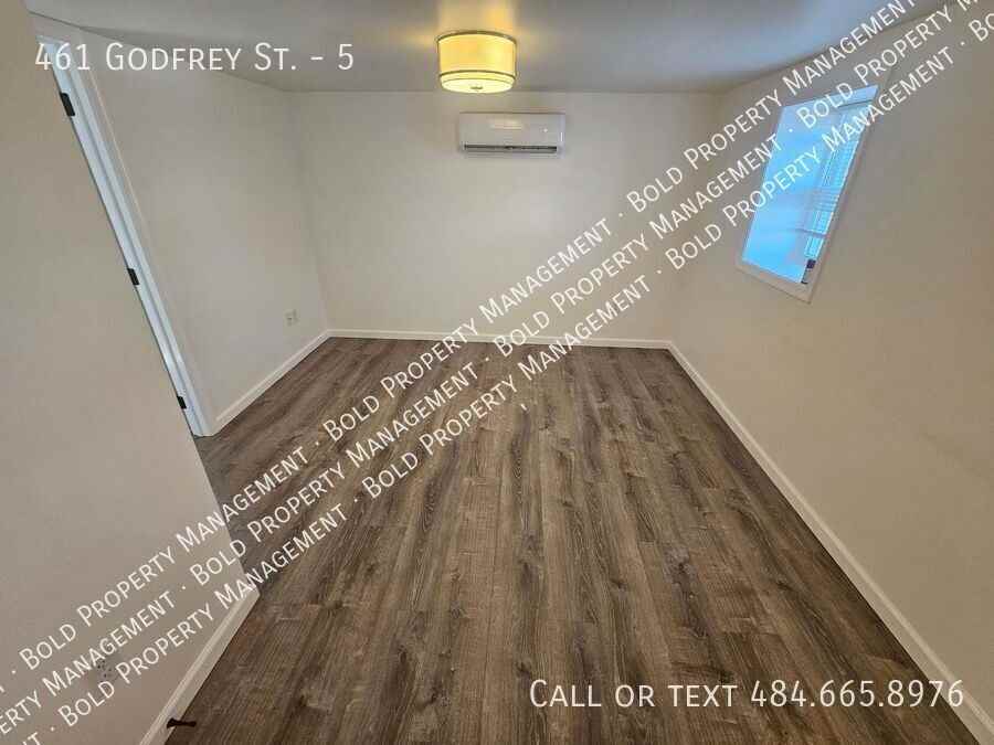 461 Godfrey St #5 - Photo 5 of 14