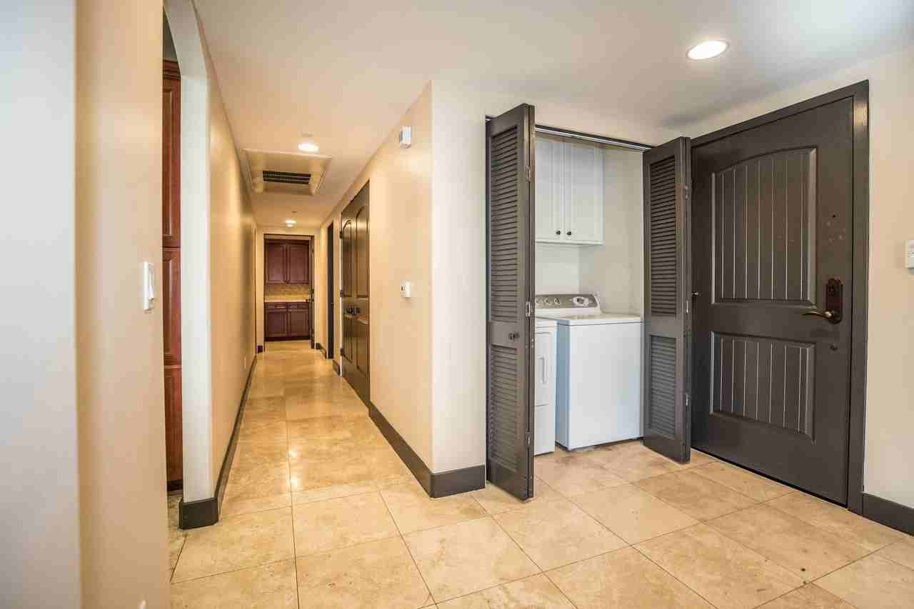 1215 Armacost Ave #301 - Photo 5 of 17