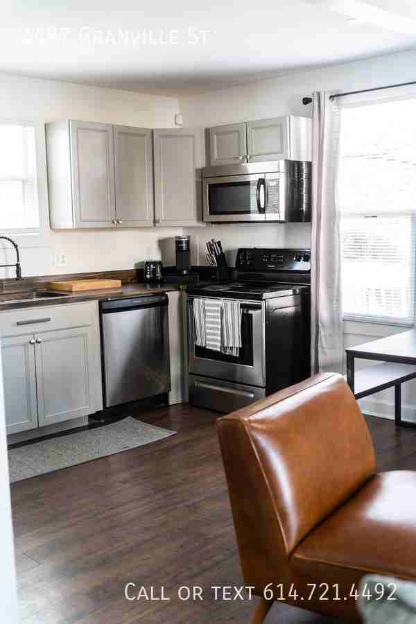 1487 Granville St - Photo 6 of 50