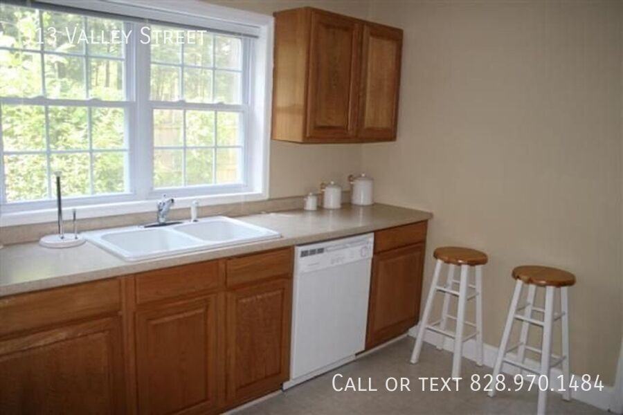 313 Valley St - Photo 4 of 8