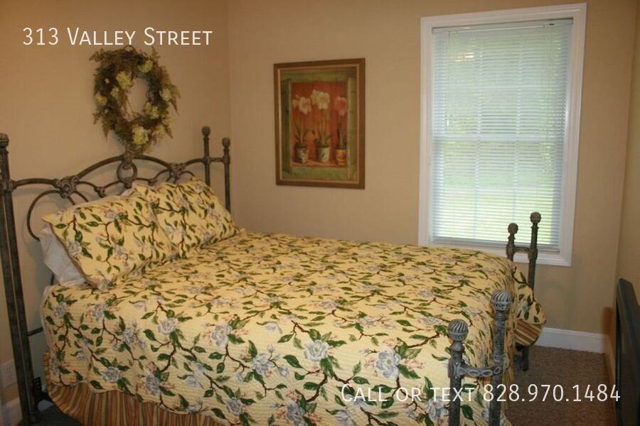 313 Valley St - Photo 5 of 8