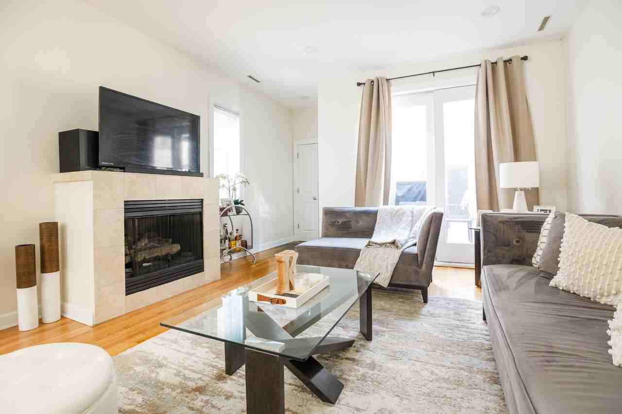 2451 N Clybourn Ave #8 - Photo 2 of 18