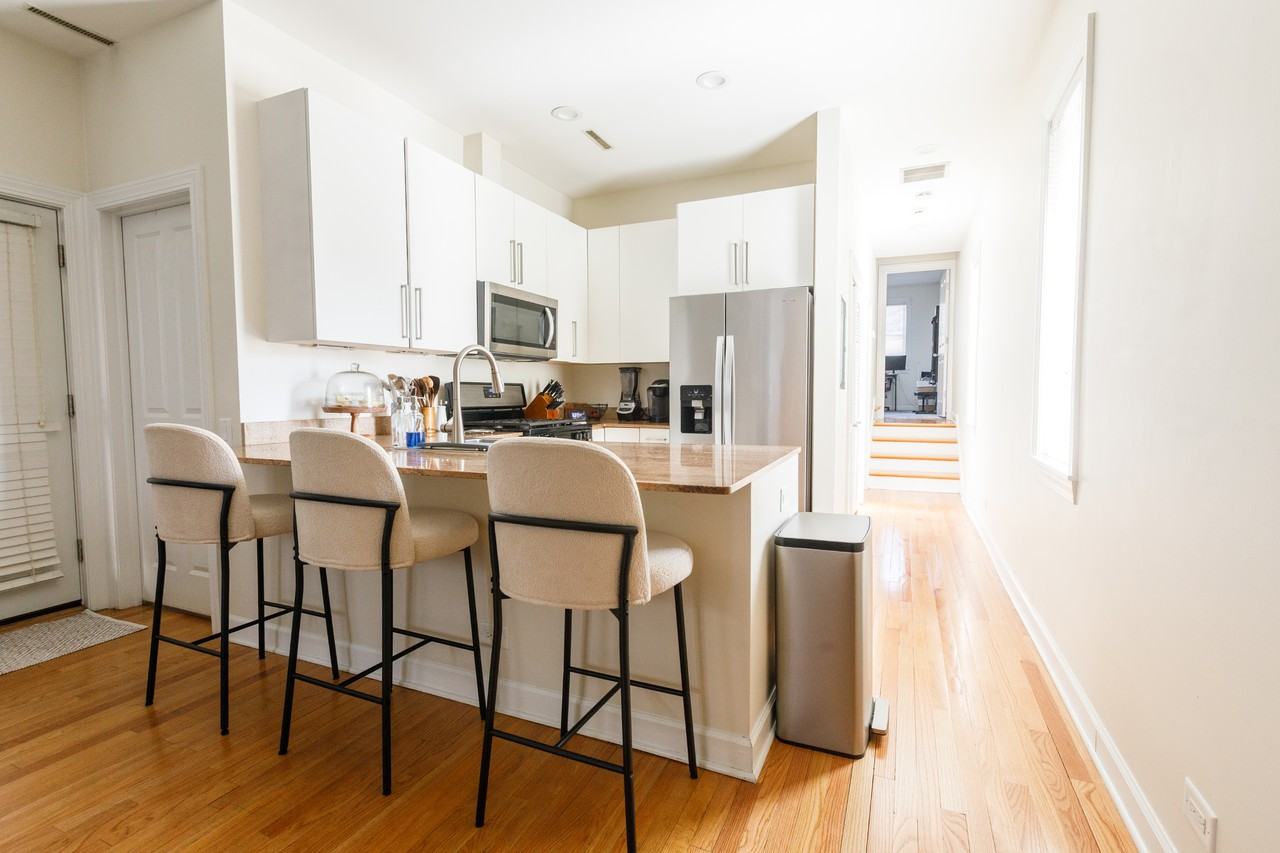 2451 N Clybourn Ave #8 - Photo 4 of 18