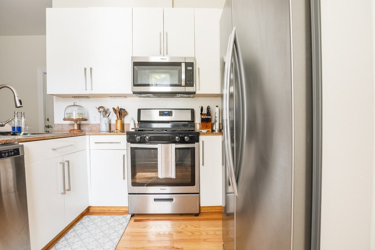 2451 N Clybourn Ave #8 - Photo 6 of 18