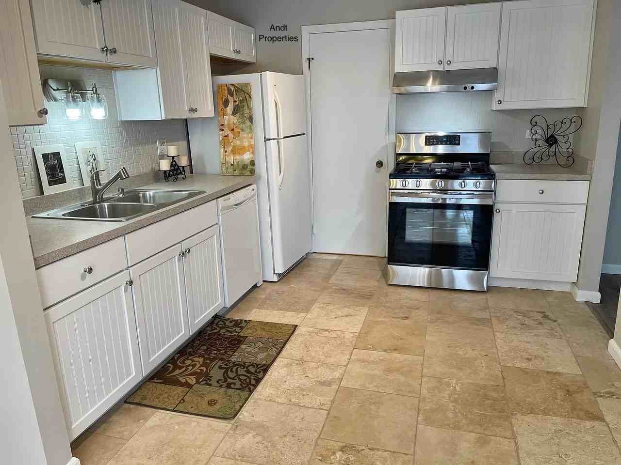 375 Sandalwood Ln #B1 - Photo 2 of 17