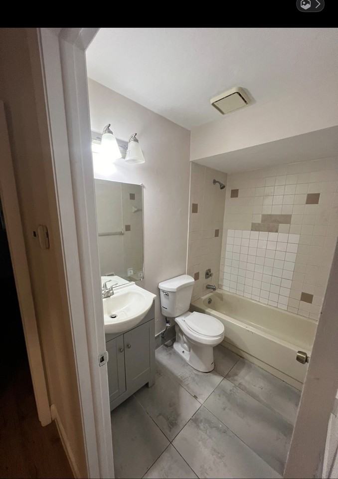 1019 Se 23rd Pl #C - Photo 2 of 5