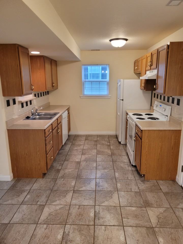 1302 Raleigh Dr #1 - Photo 2 of 18