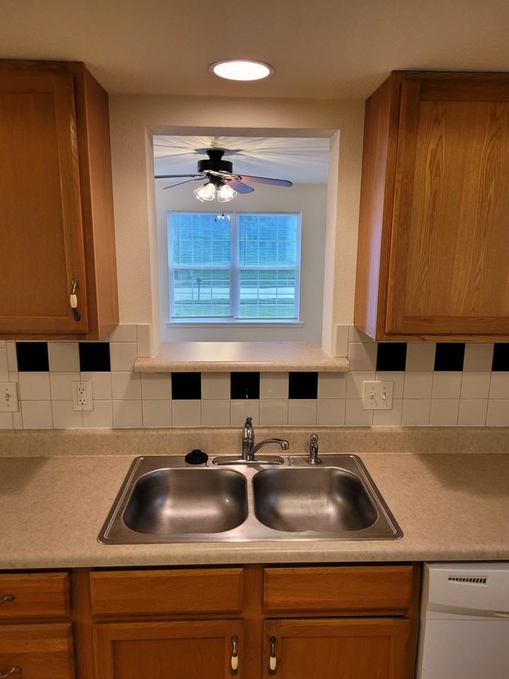 1302 Raleigh Dr #1 - Photo 6 of 18
