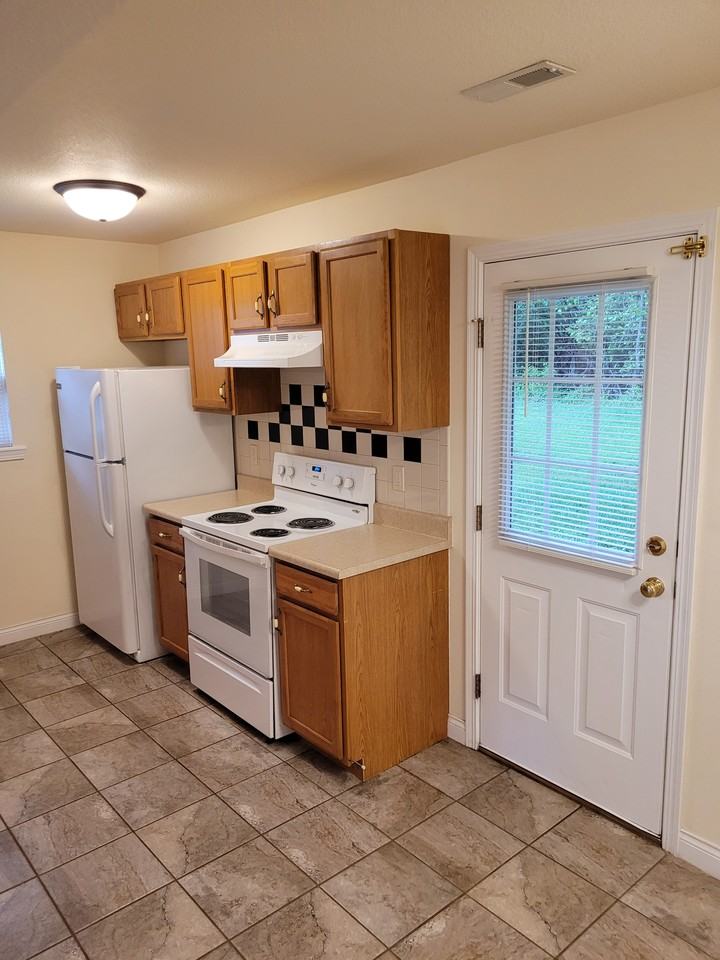 1302 Raleigh Dr #1 - Photo 7 of 18