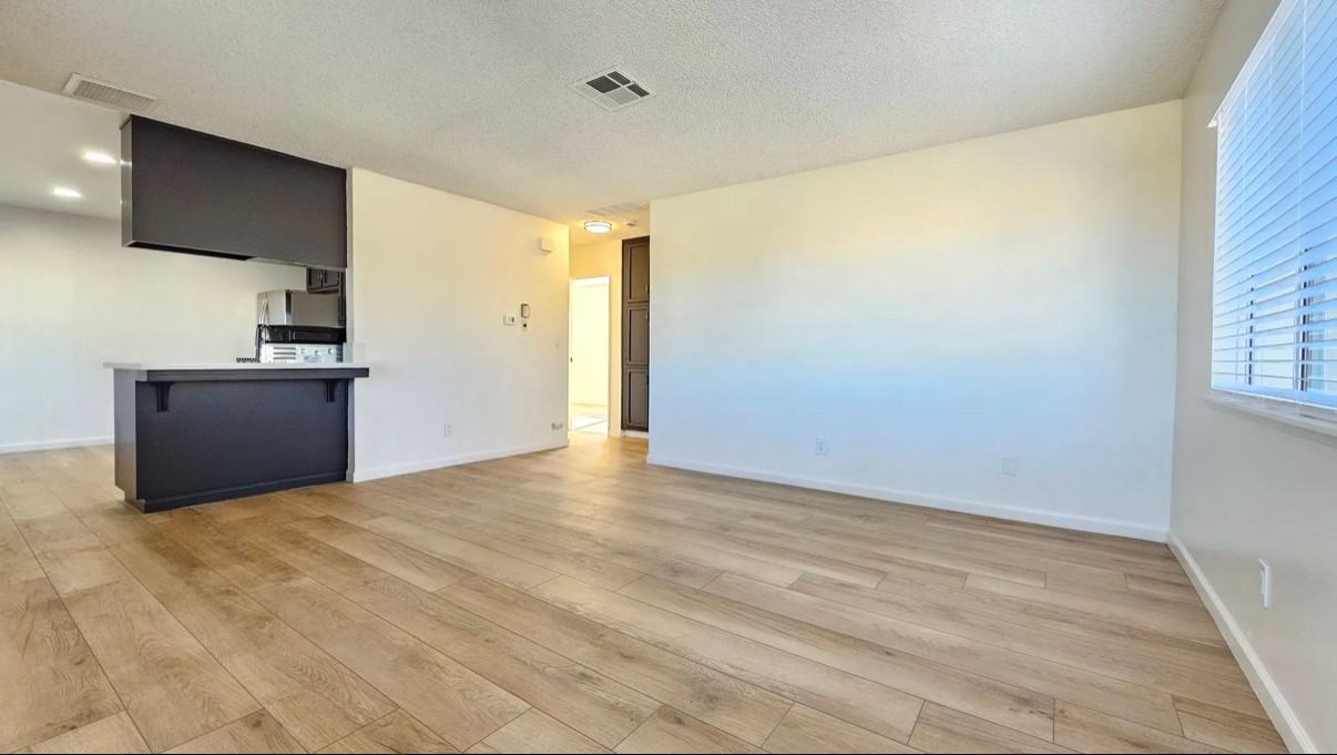 933 Perdew Ave #C - Photo 4 of 10